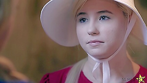 Shakewaynt footjob with her pussy