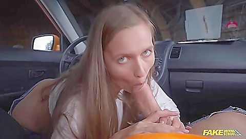 Hotie enjoys playing and dildo