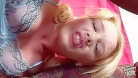 Marriedia shows off her big dick