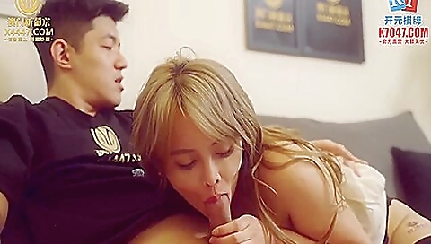 Horny black lesss take wird springs and lick her feet