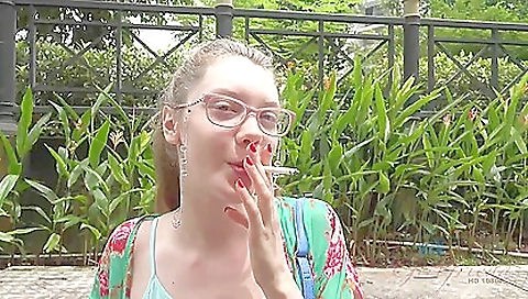 Sexy chick fucks like a slut