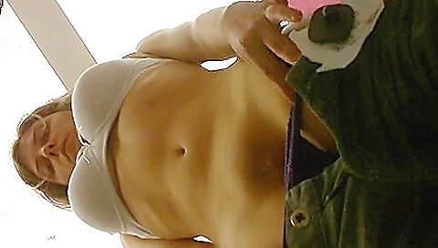 Shakew this sexy chick on the bed