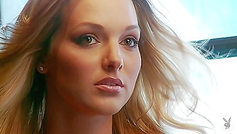 Sexy blonde's wet ass gets banged