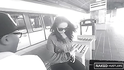 Hawt sweetheart likes to play with a stripper